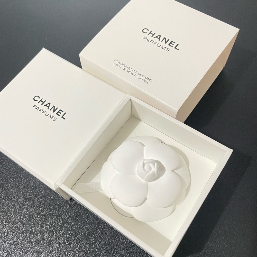Chanel Le Parfumez Moi De Chanel / perfume me with Chanel